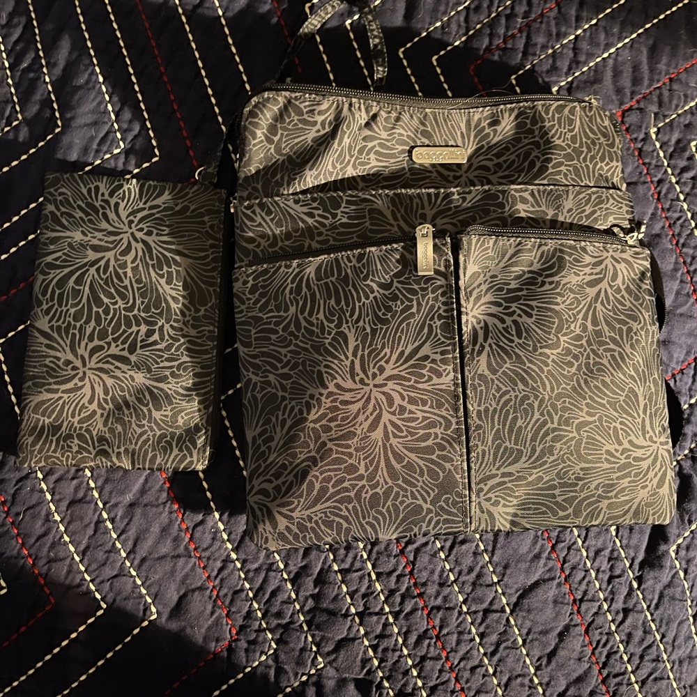 Baggallini travel crossbody bag